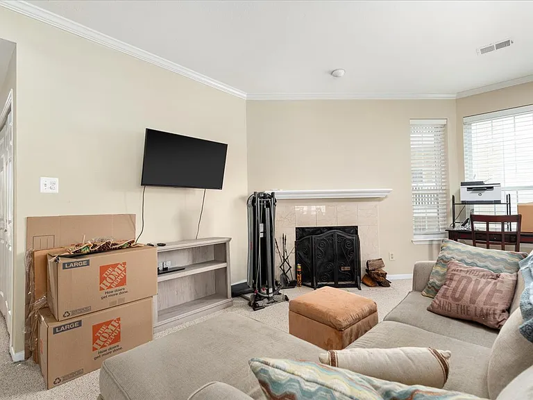 664 Gateway Dr SE #302 — Photo 7