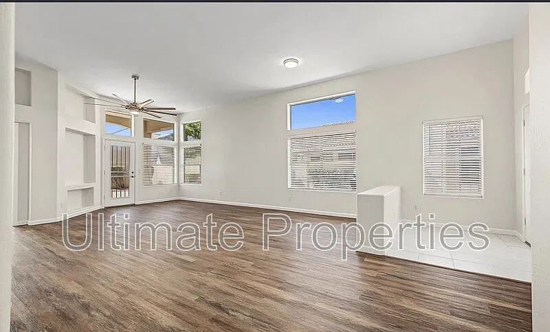 3 bed, 2.0 bath, 1760 sqft, $2,095 — Photo 3
