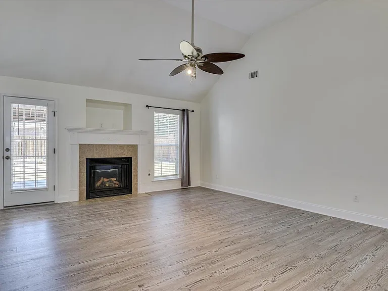 610 Butler Springs Cir — Photo 9
