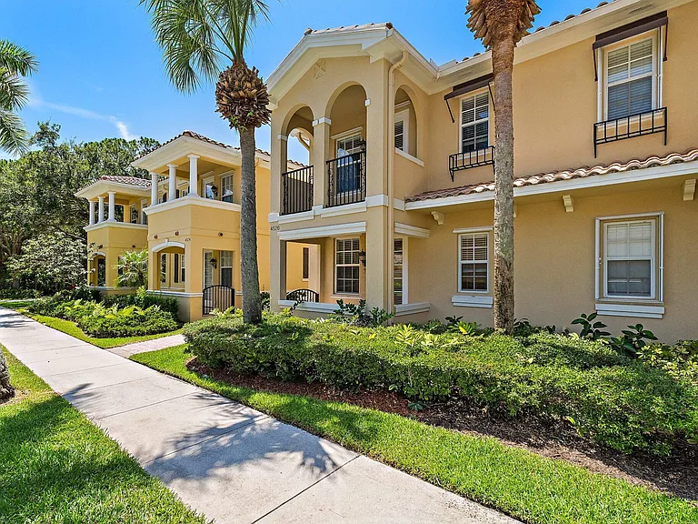 4526 Illicium Dr — Photo 1
