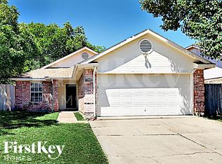 1409 Grovecrest Dr, Arlington, TX 76018