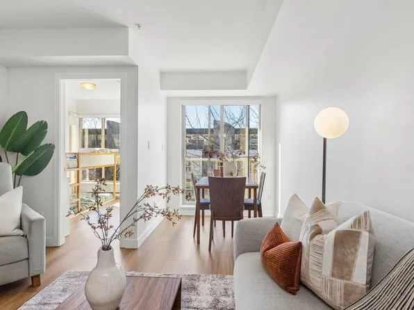702 King Edward Ave E #311, Vancouver, BC V5V 0A9