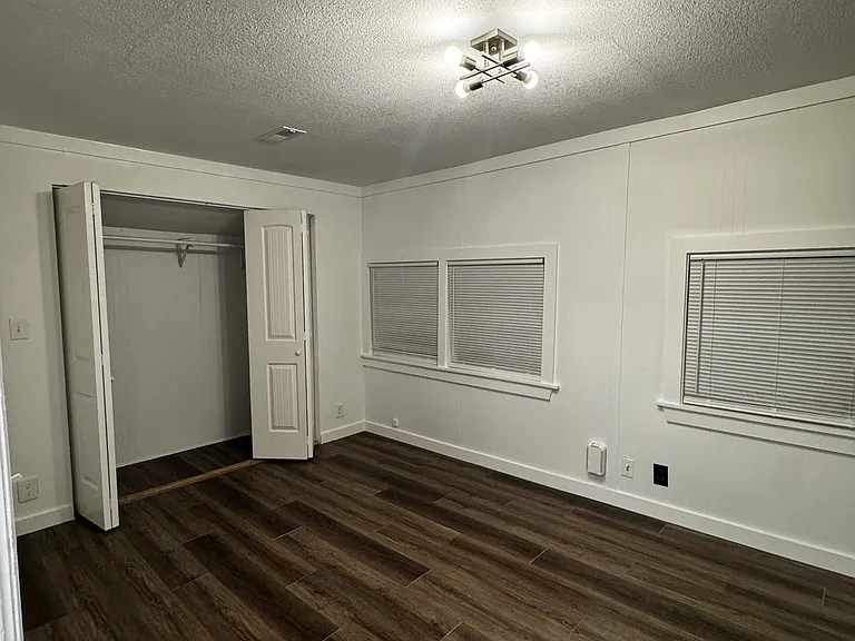 308 E Greeley St — Photo 5