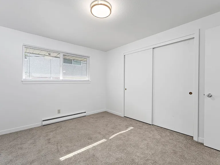 913 Harrington Ave NE — Photo 35