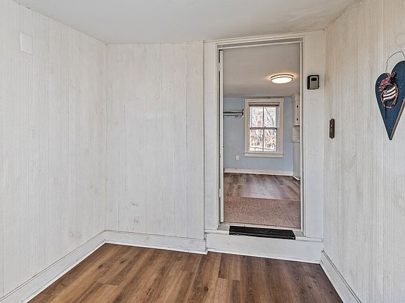 3rd image of 229 Sterling St