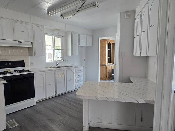 2nd image of 3825 Crestmore Rd #372