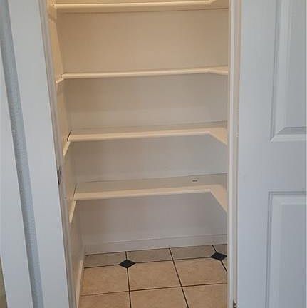 4th image of 4814 Cloverdale Ln