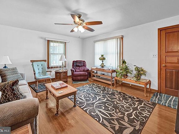 4th image of 326 Fairview Ave