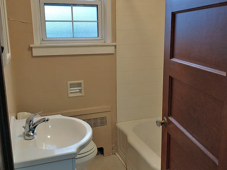 391 W Main St #4 — Photo 2