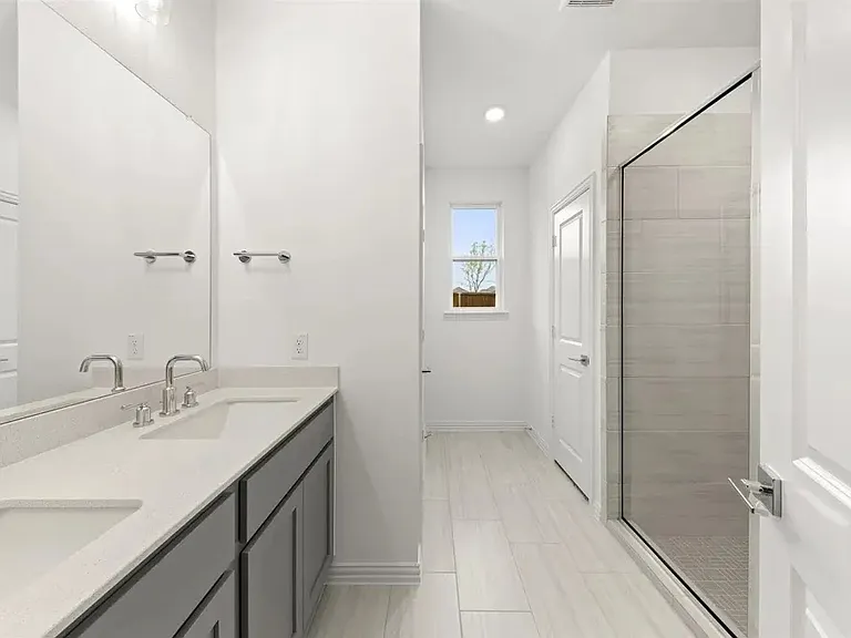 1825 Plymouth Dr — Photo 12
