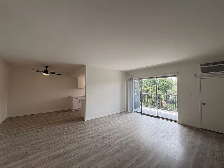 6433 Shirley Ave — Photo 10
