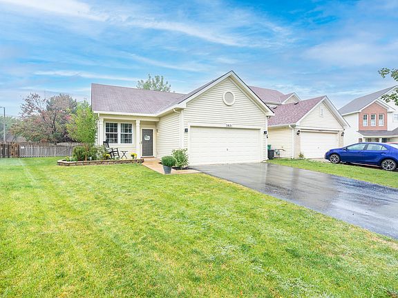 3rd image of 3821 Gloria Ln #Lane-jolie