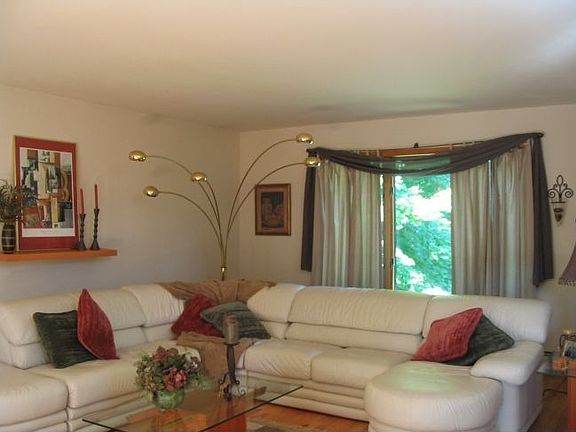 5th image of 36 Santino Ct