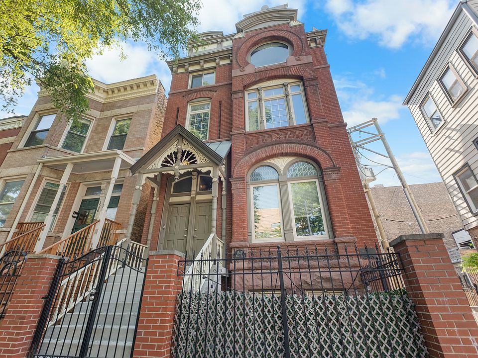 1st image of 1542 N Wood St APT 2R