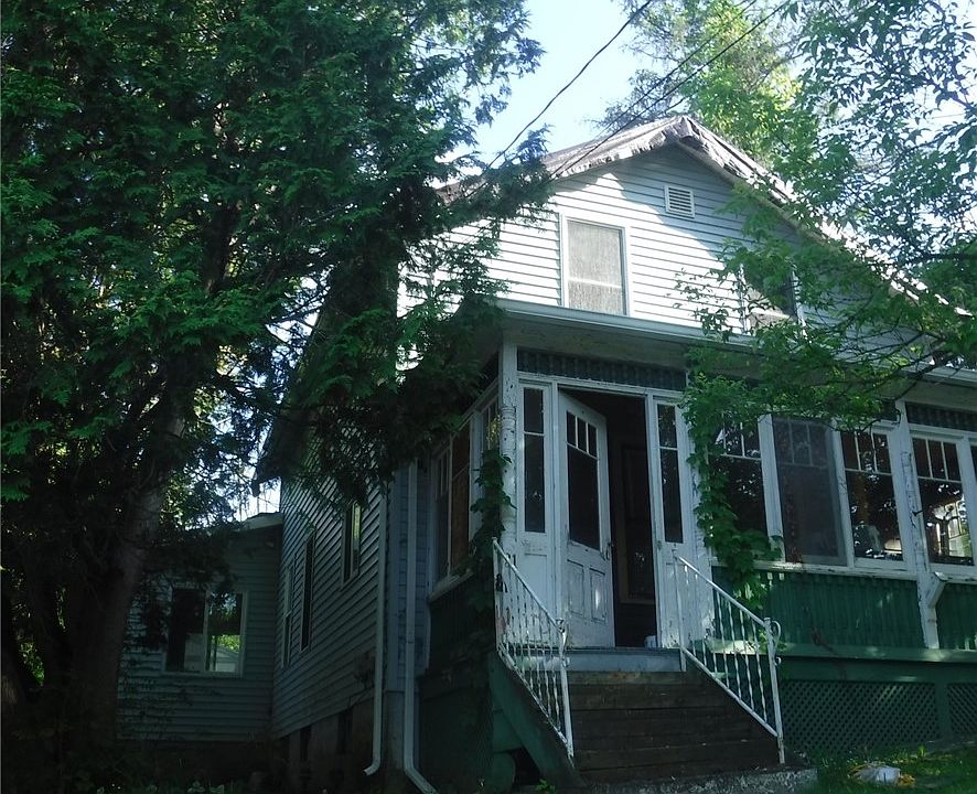 1st image of 31 W Main St