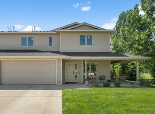 843 Mayflower Dr, Bismarck, ND 58504