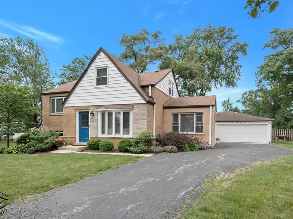 589 Inverness Rd, Lisle, IL 60532