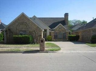 1004 Olde Towne Dr, Irving, TX 75061