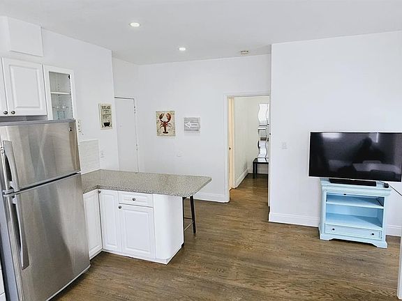 4th image of 842 Meridian Ave APT 3D