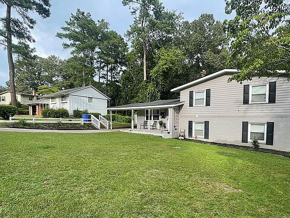 2nd image of 821 Stoneykirk Dr