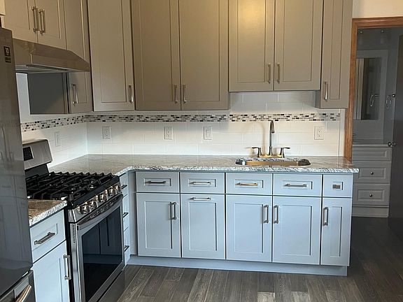 3rd image of 118 Wood St Floor 2