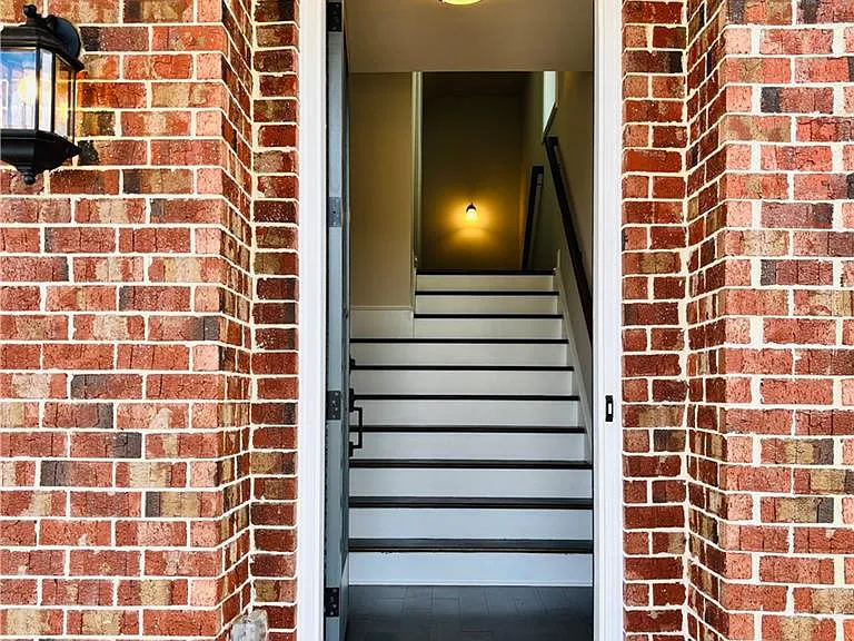 657 Summit Hill Way — Photo 3