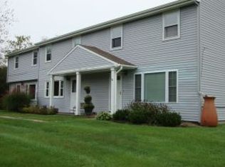 5 Raeder Dr, Stratham, NH 03885