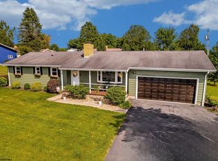 215 N 10th St, Oakland, MD