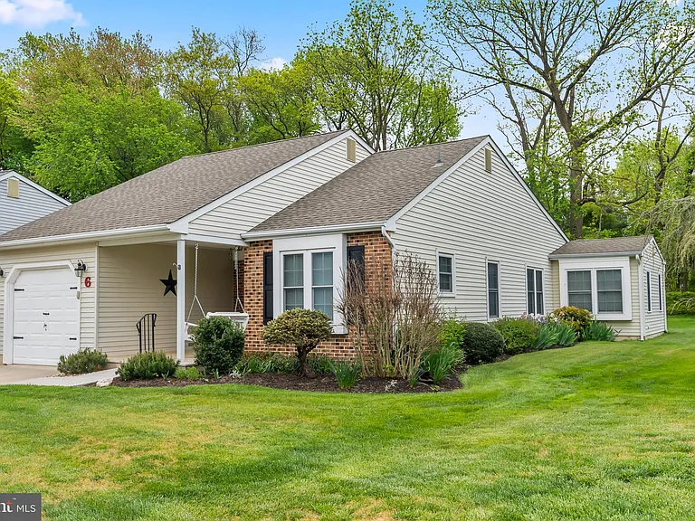 6 Moneta Ct — Photo 2