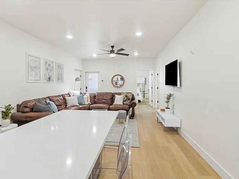 224 W Symmes St #201 — Photo 7
