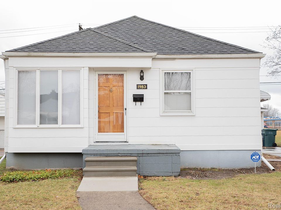 1st image of 1983 Richmond Ave