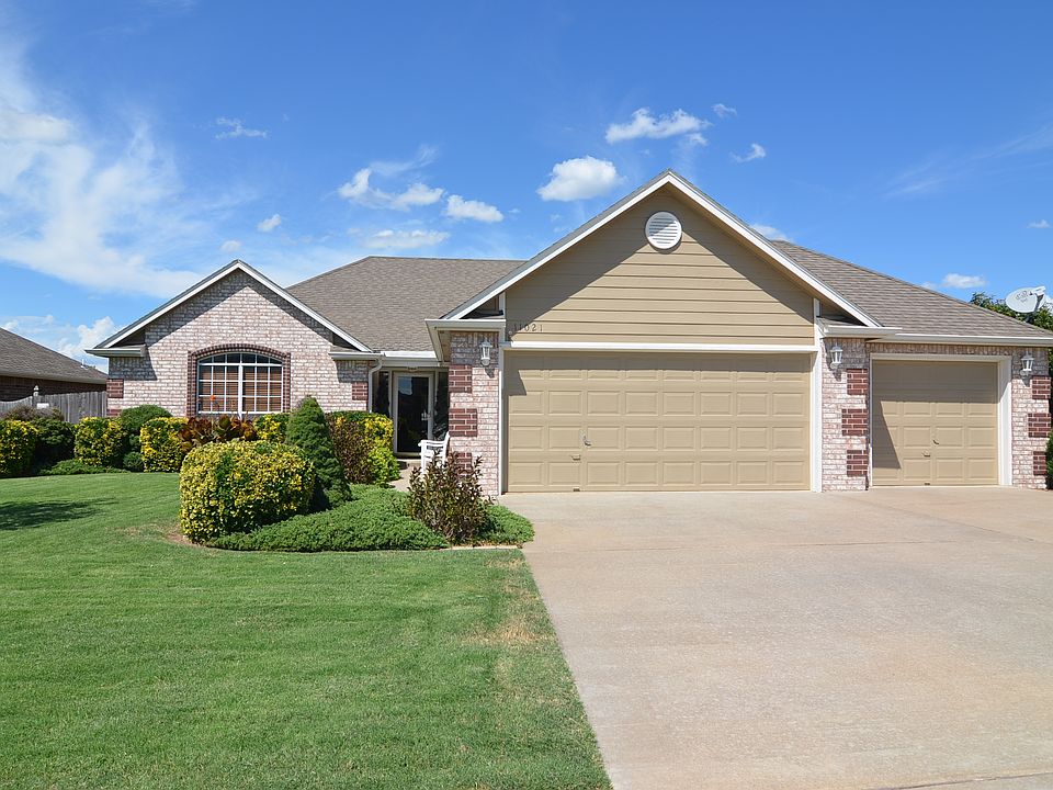 Large driveway entrance