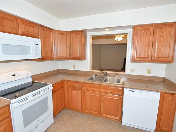 3rd image of 3917 Lantana Pl