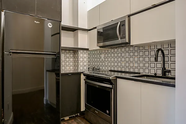 Rented by Compass | media 25