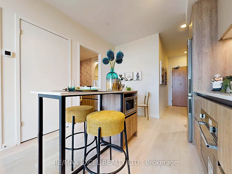 8 Beverley Glen Blvd #802 — Photo 13