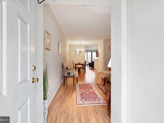 4th image of 351 Fallsgrove Dr #50