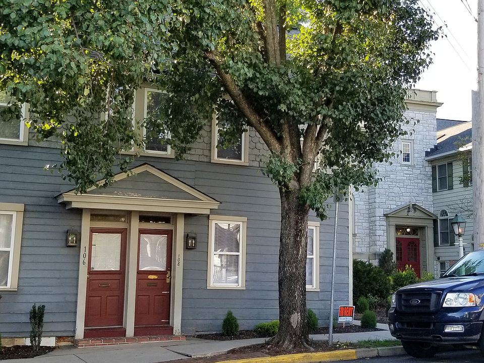 Lovely townhome one block from downtown Lititz