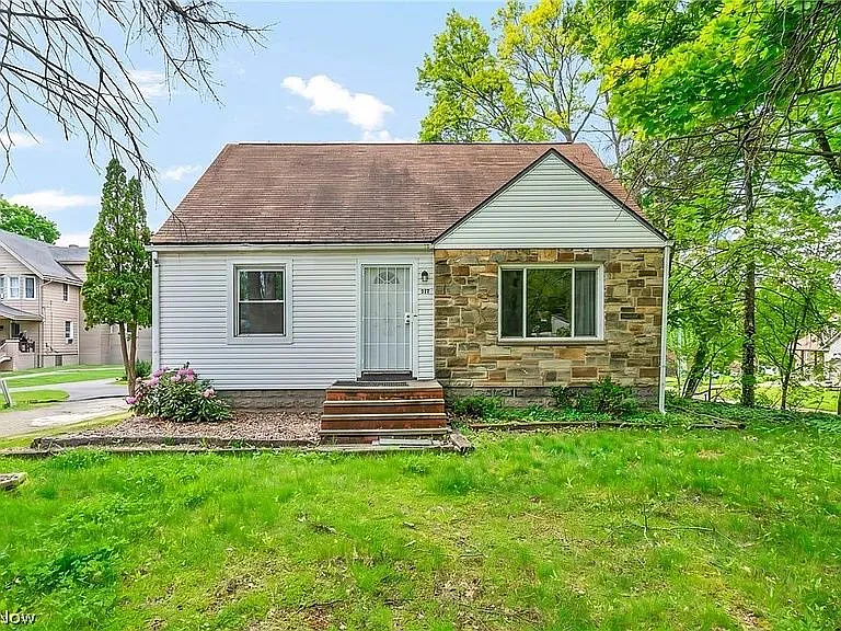 1574 East Ave — Photo 2