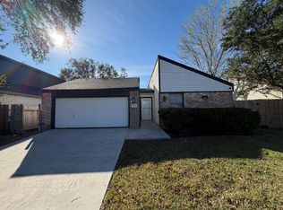 7807 Secretariat Ln, Houston, TX 77071