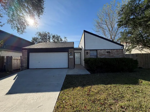 7807 Secretariat Ln, Houston, TX 77071