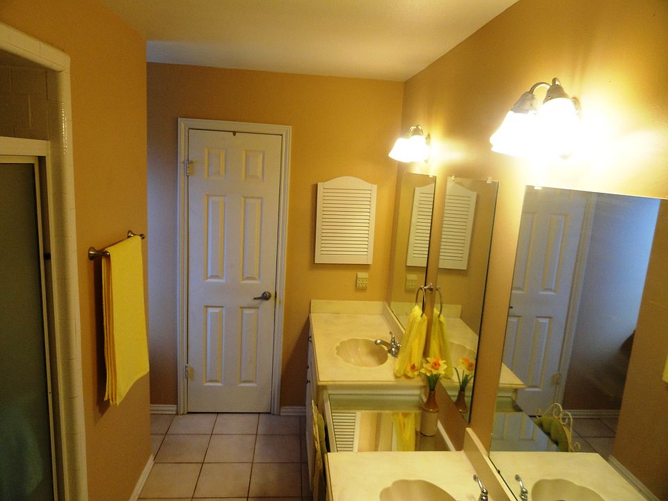 master bath has double sinks