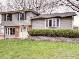 5S280 Stewart Dr, Naperville, IL