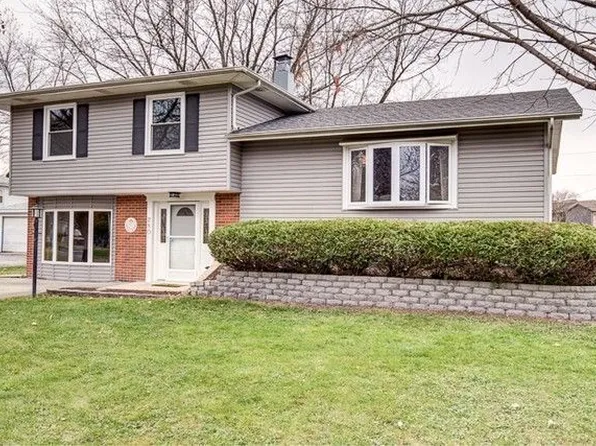 5S280 Stewart Dr, Naperville, IL 60563