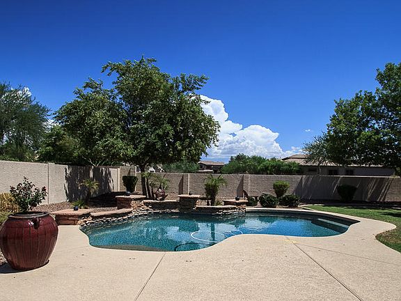 2nd image of 1319 N Joplin Cir