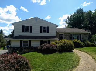 1712 Newport Dr, Lancaster, PA