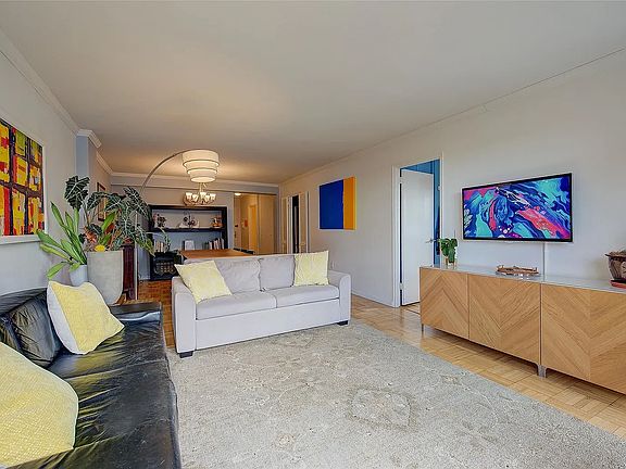 5th image of 70-20 108th St APT 6M