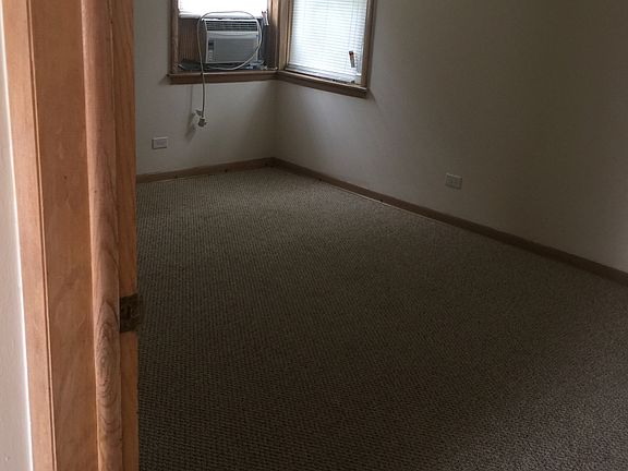 5th image of 6556 N Northwest Hwy APT 1