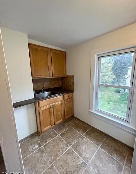 36 Linden Ave #B — Photo 8
