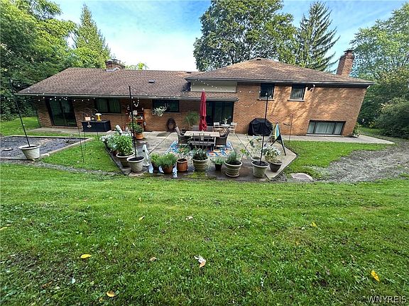 4th image of 4931 Creek Road Ext