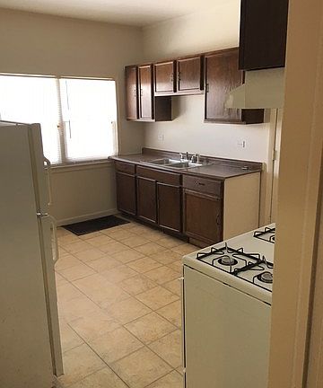 5th image of 704 Lenox Ave #1